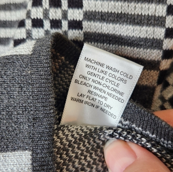Lety & Me Black and Gray Sweater Size XSP - Picture 6 of 10